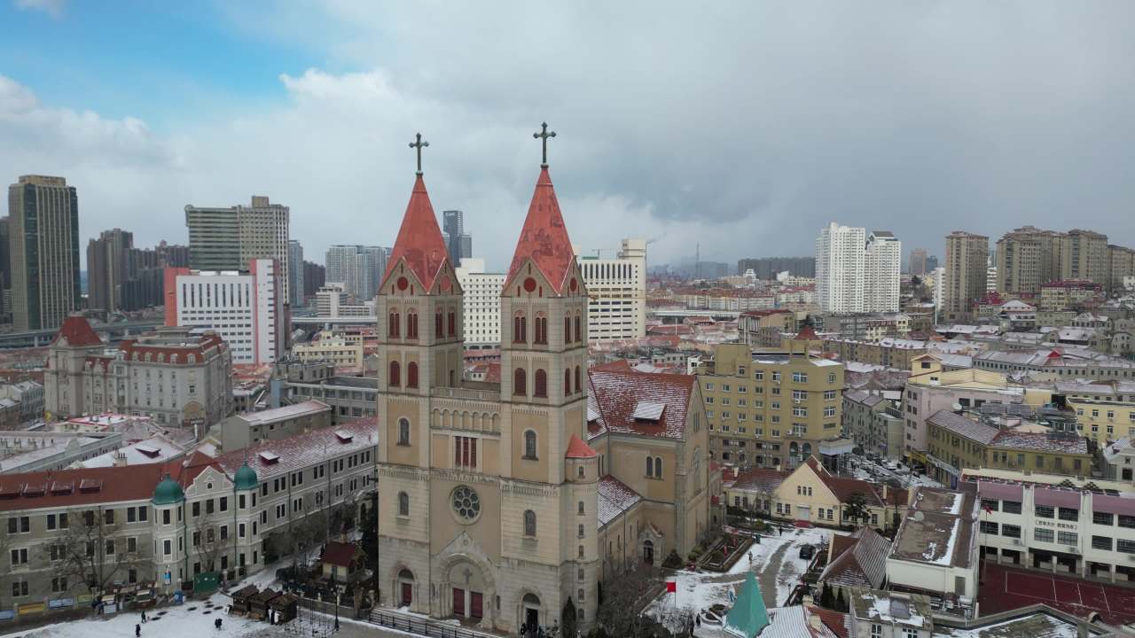 青岛市南老城区天主教堂雪景航拍 16