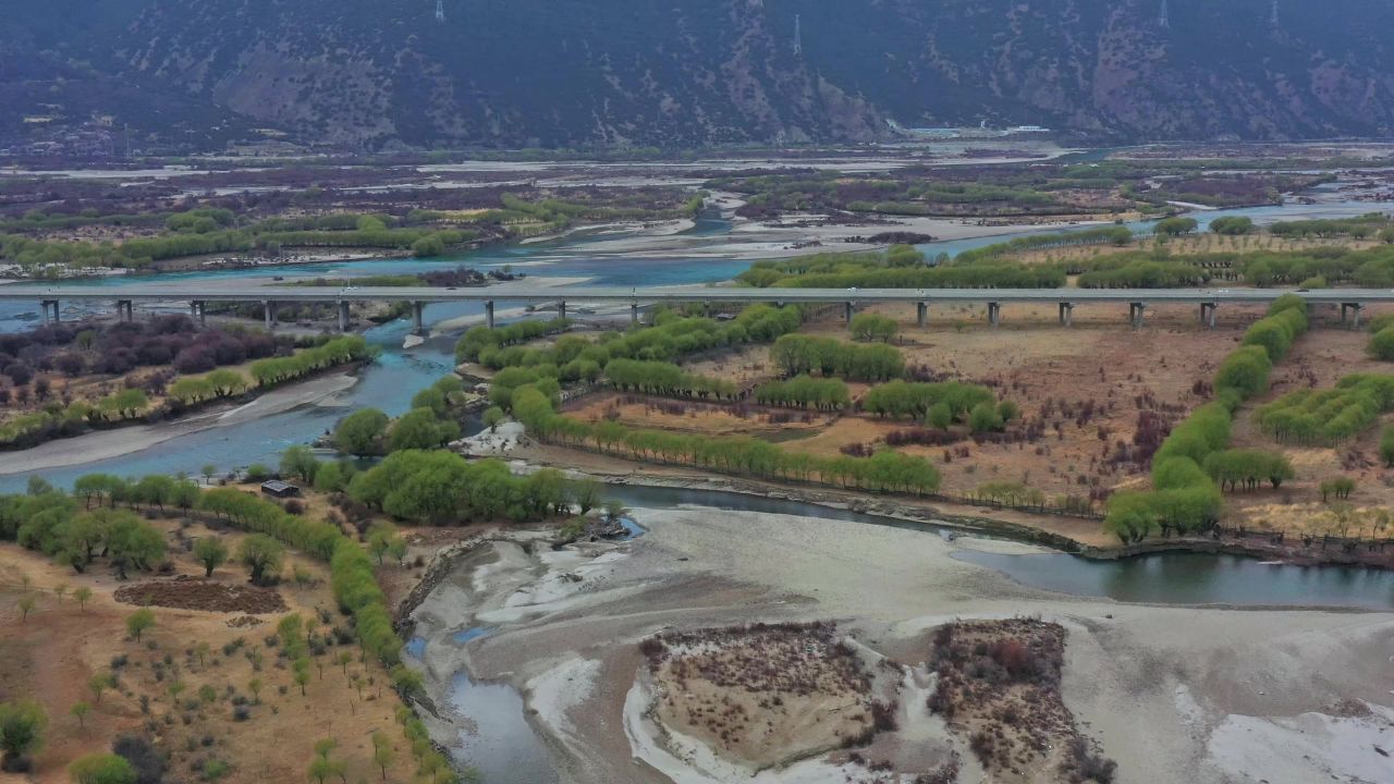 航拍秋天的林芝雅尼河谷湿地