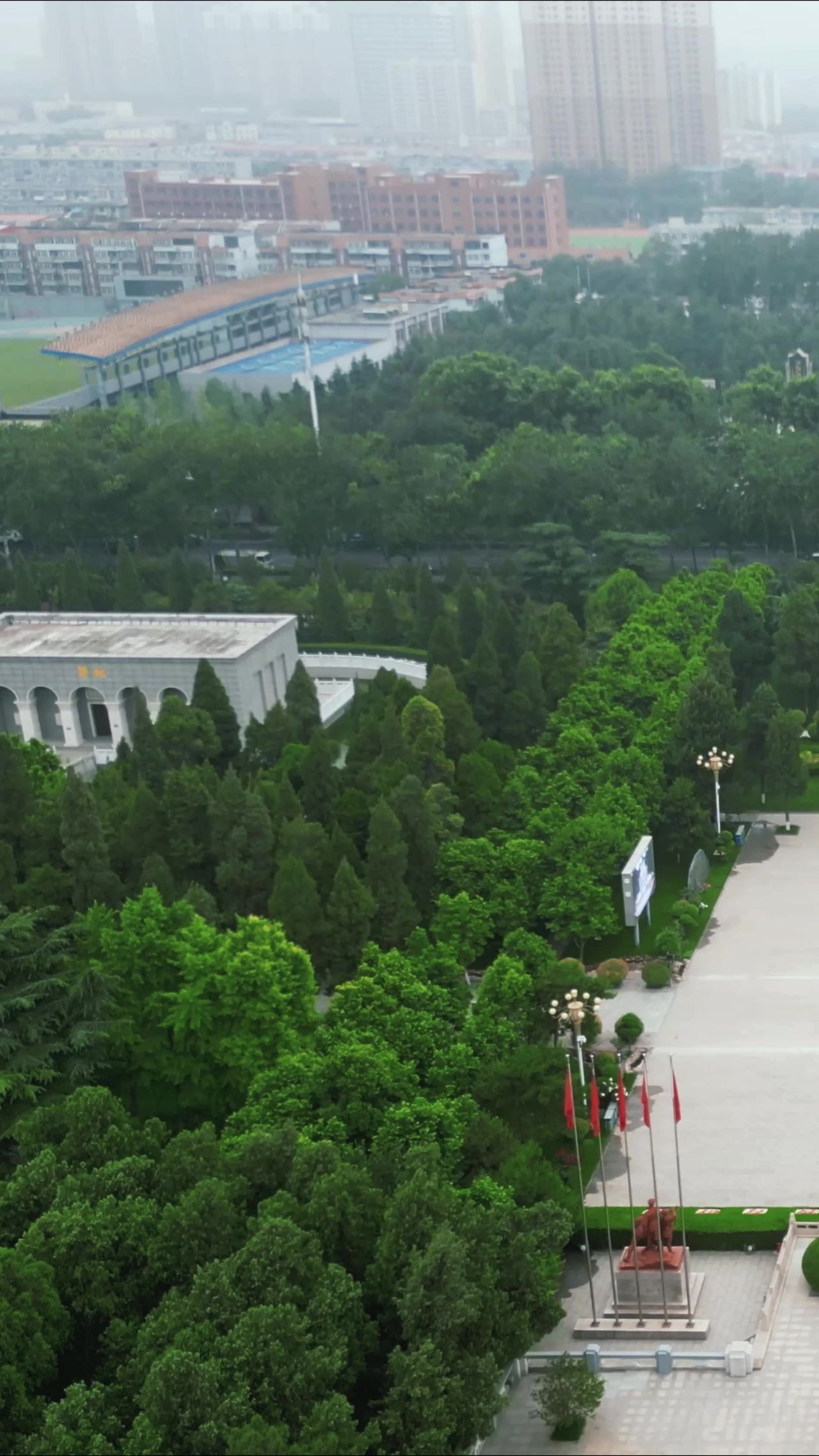 河北邯郸烈士公园竖屏航拍  