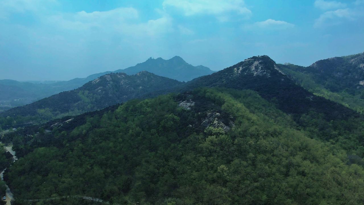 重峦叠嶂的山