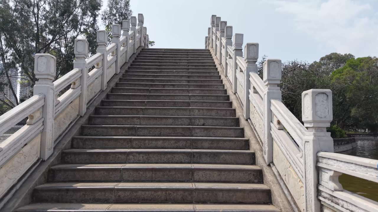 石阶上的宁静之旅