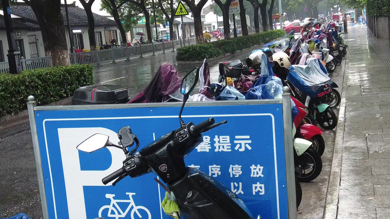 江苏苏州下雨素材实拍