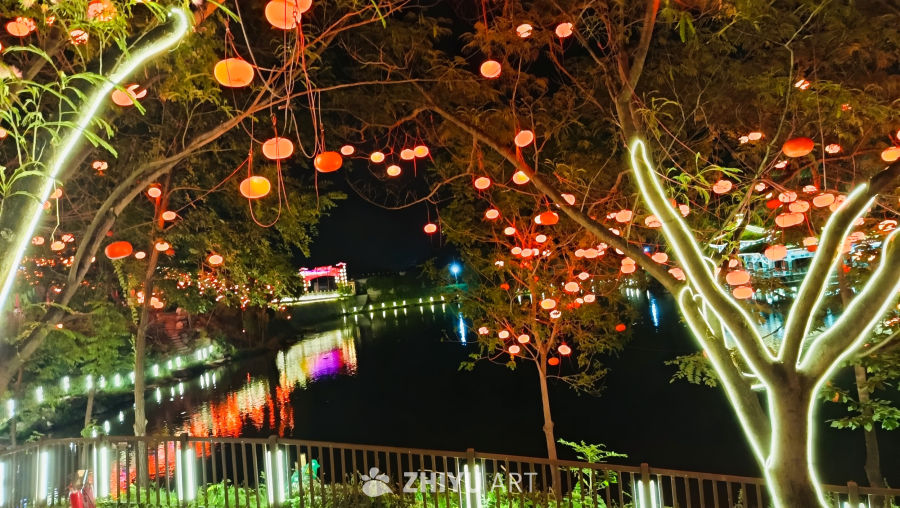 夜幕下的灯笼河畔