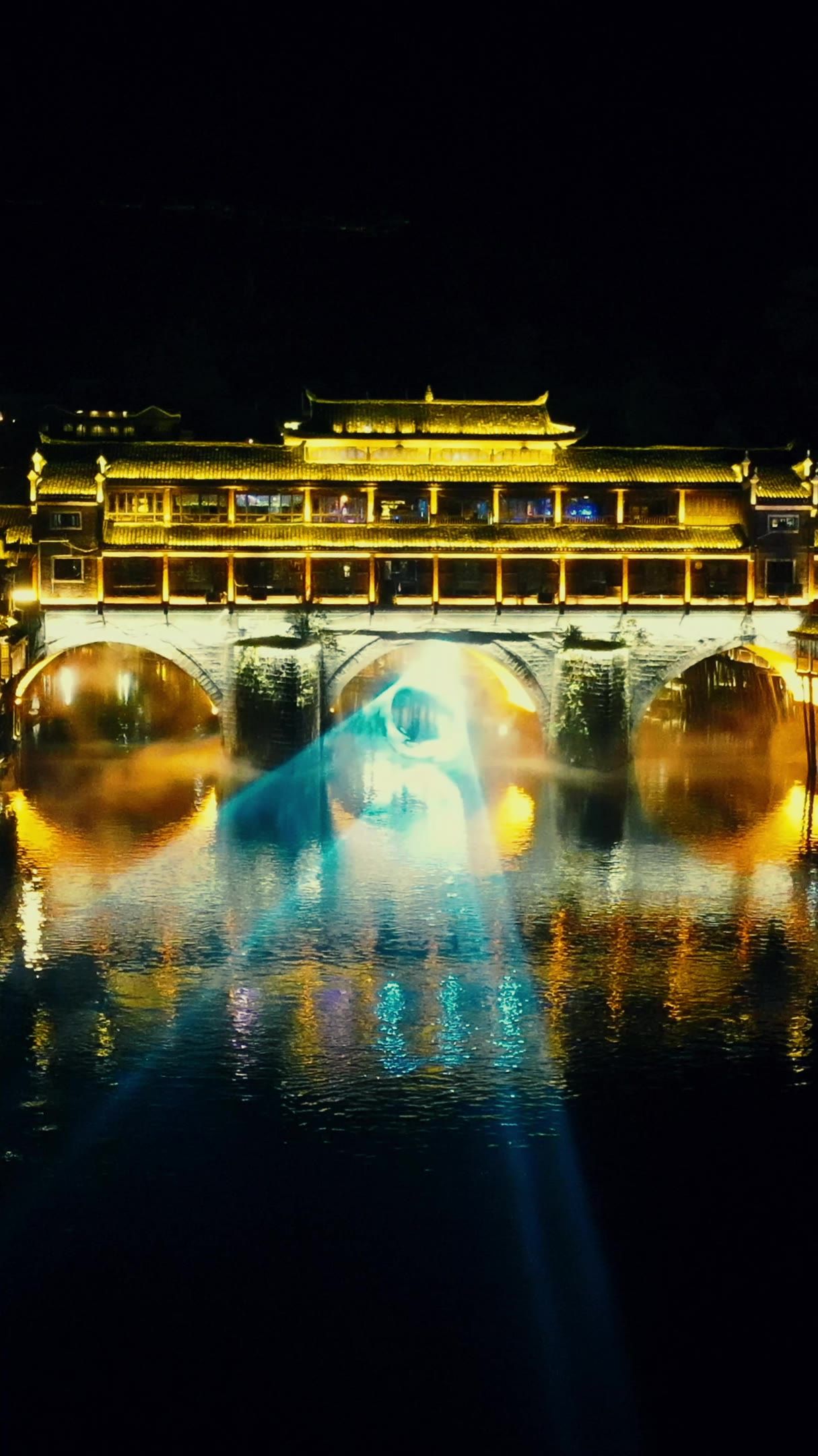  湖南湘西凤凰古城夜景灯光竖屏航拍