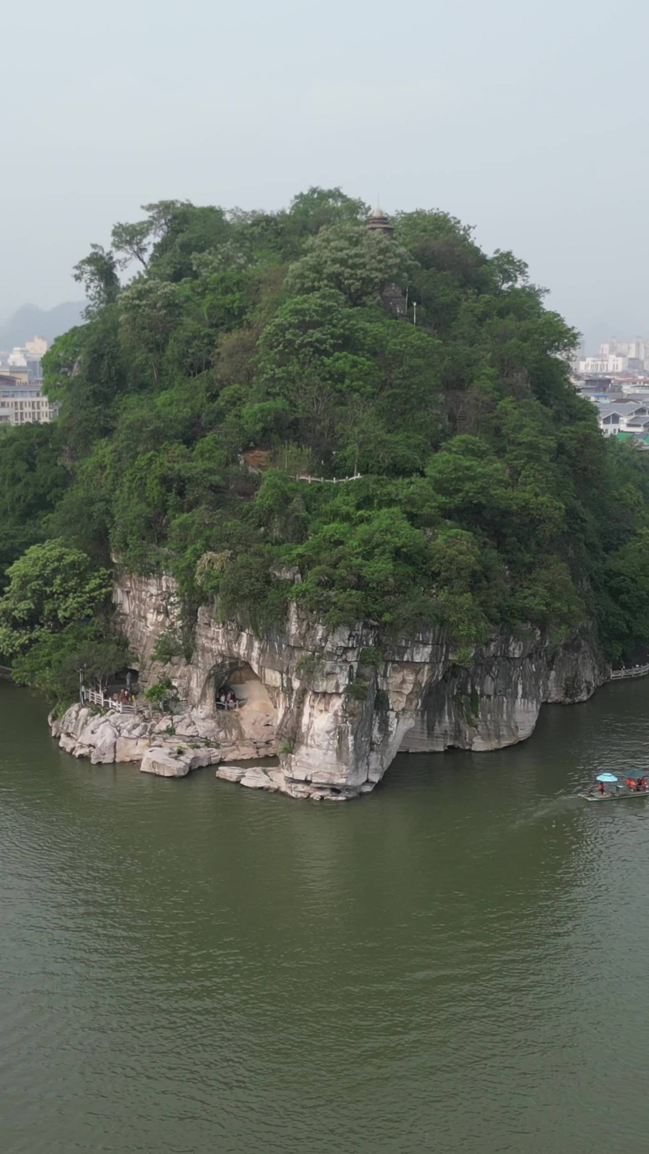 山水间的静谧岛屿