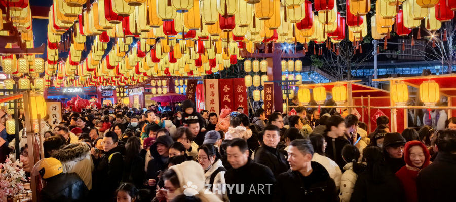 新年聚会人山人海
