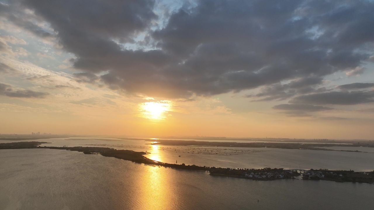 航拍苏州阳澄湖日落大景 4