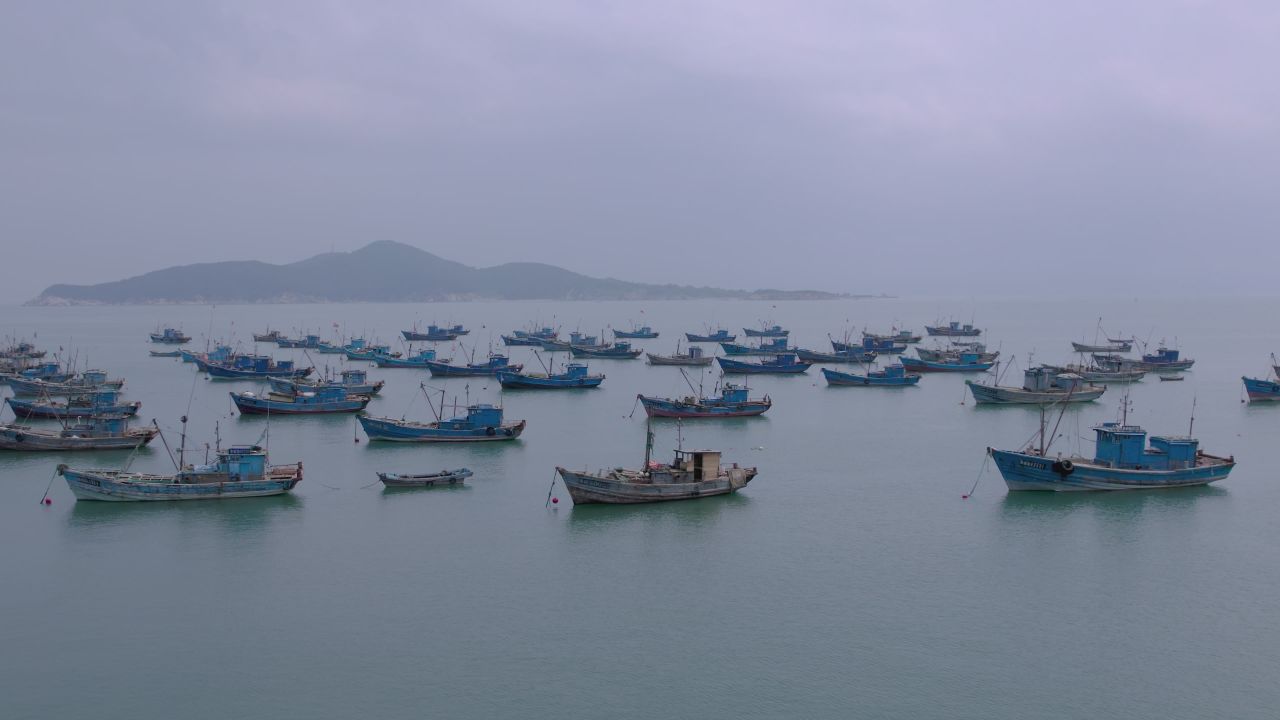 海上的渔船航拍视频