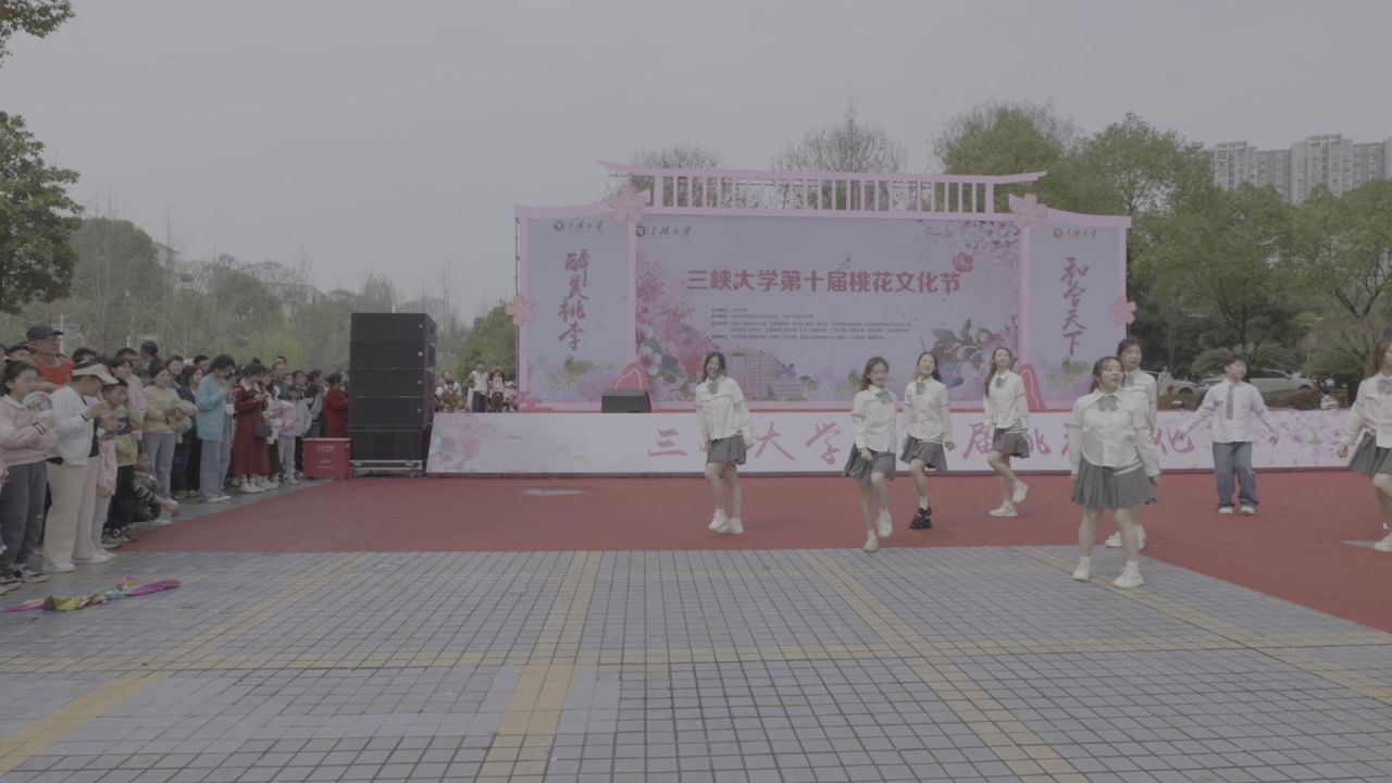 三峡大学桃花节 16