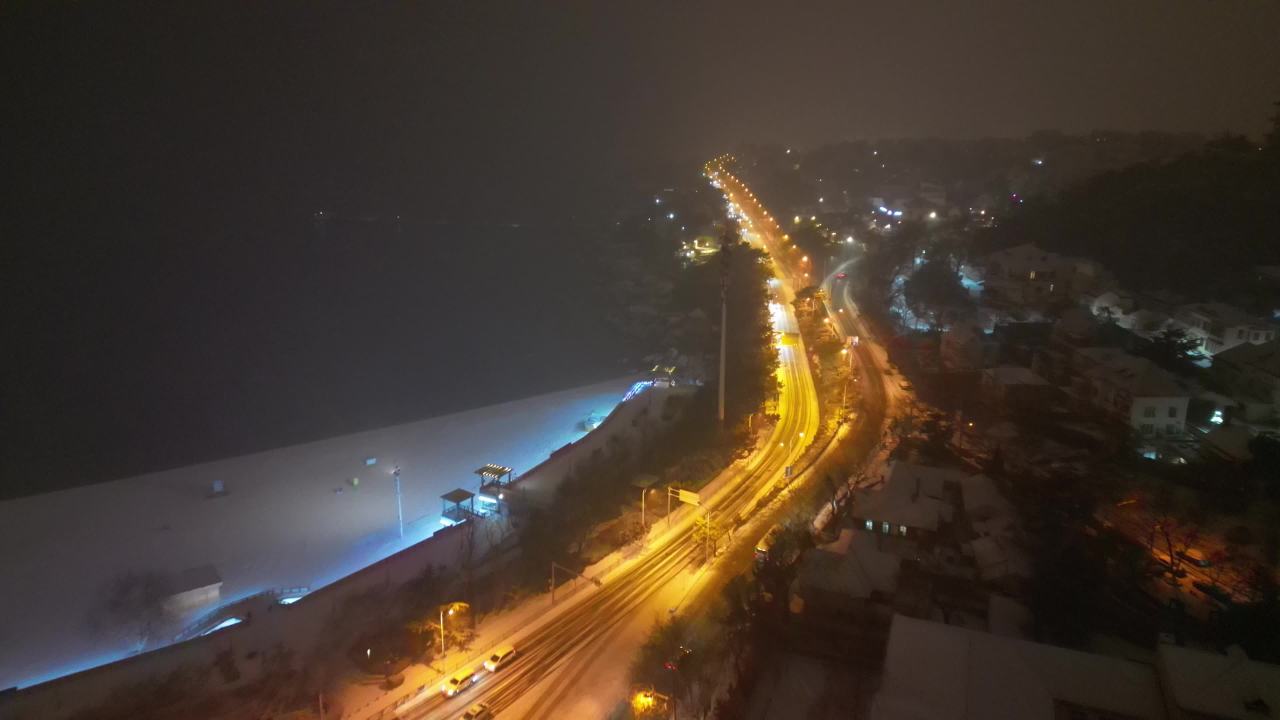 青岛老城区第一海水浴场夜景海边雪景航拍 3