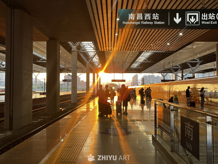 夕阳下的南昌西站