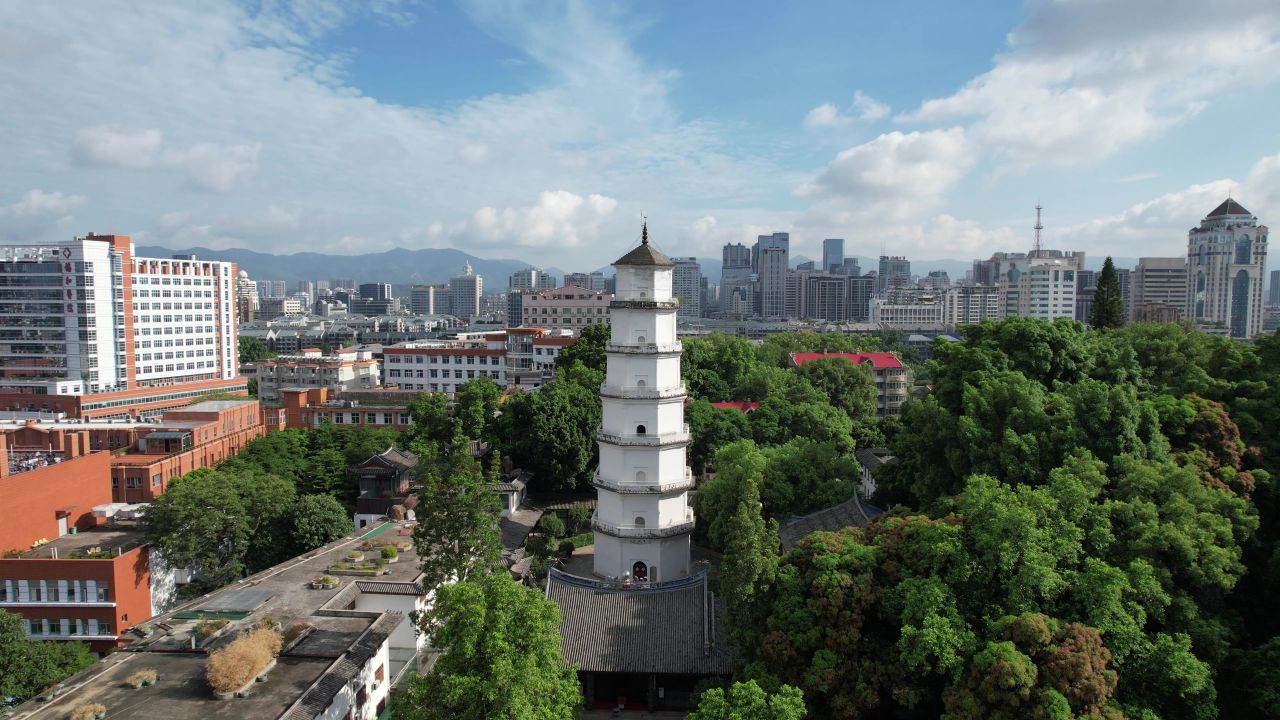 福建福州定光寺定光塔地标建筑白塔航拍 