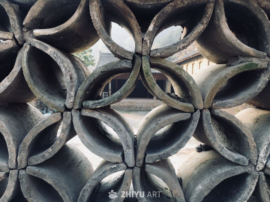 瓦片交织的古韵之美