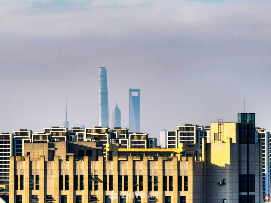 都市晨曦：高楼林立