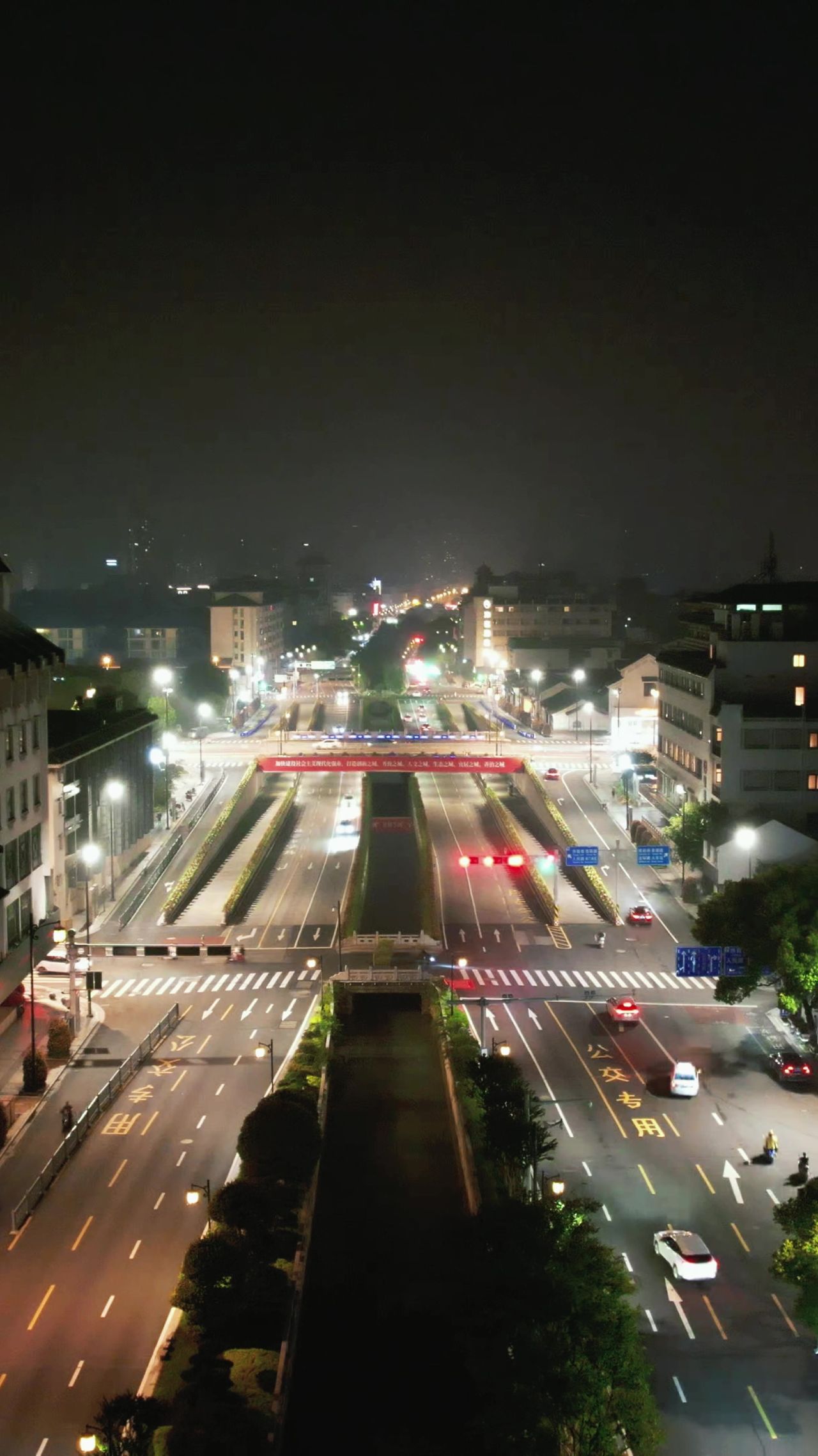 城市夜景交通竖屏航拍 
