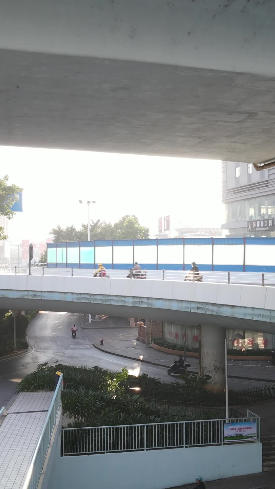 晨光下的城市风景