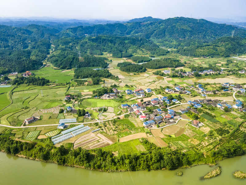  美丽乡村青山绿水航拍摄影图