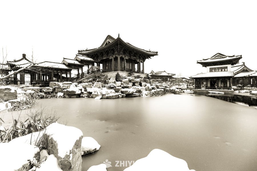 雪中古园
