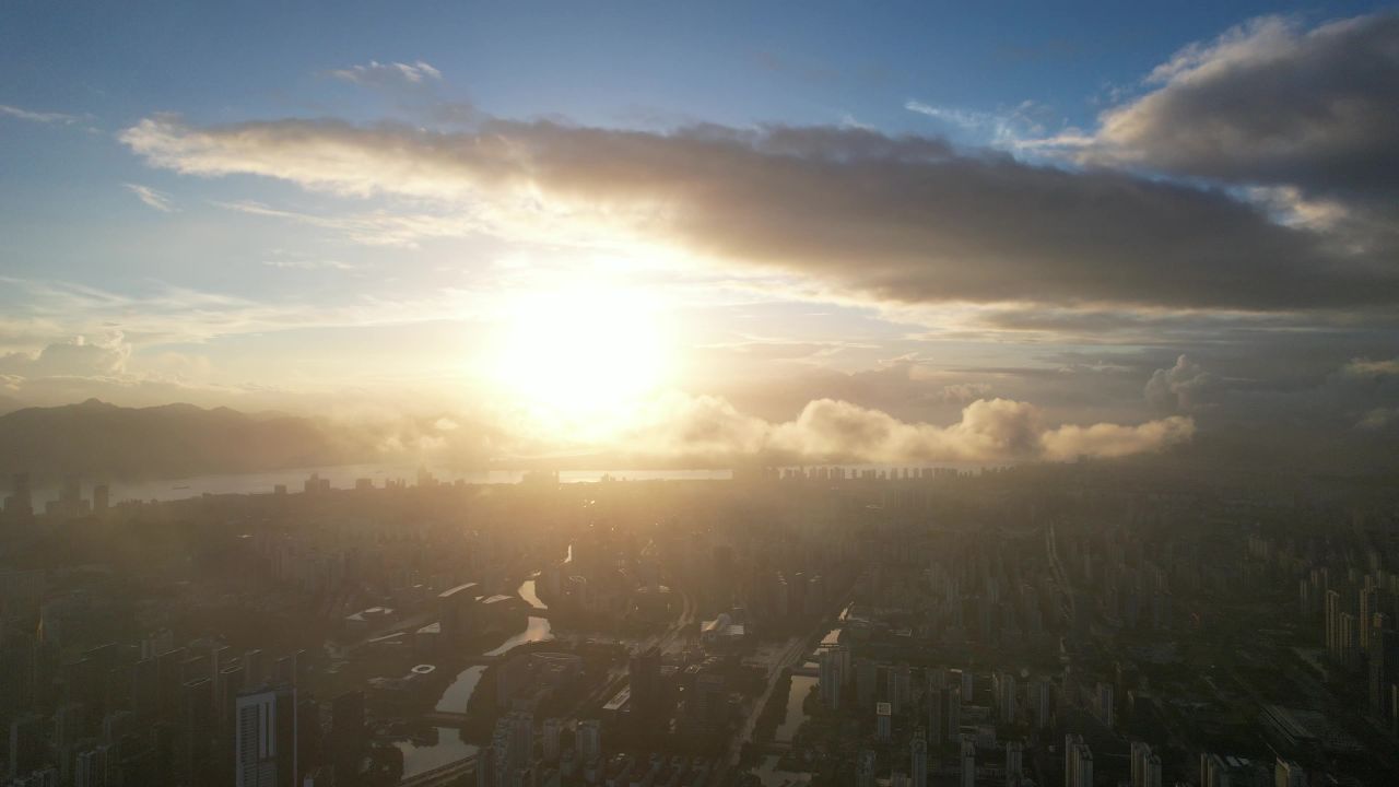 城市清晨日出彩霞航拍