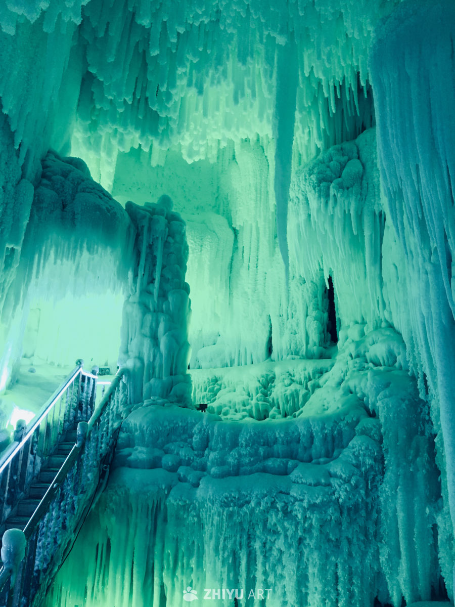 神秘的冰洞奇景