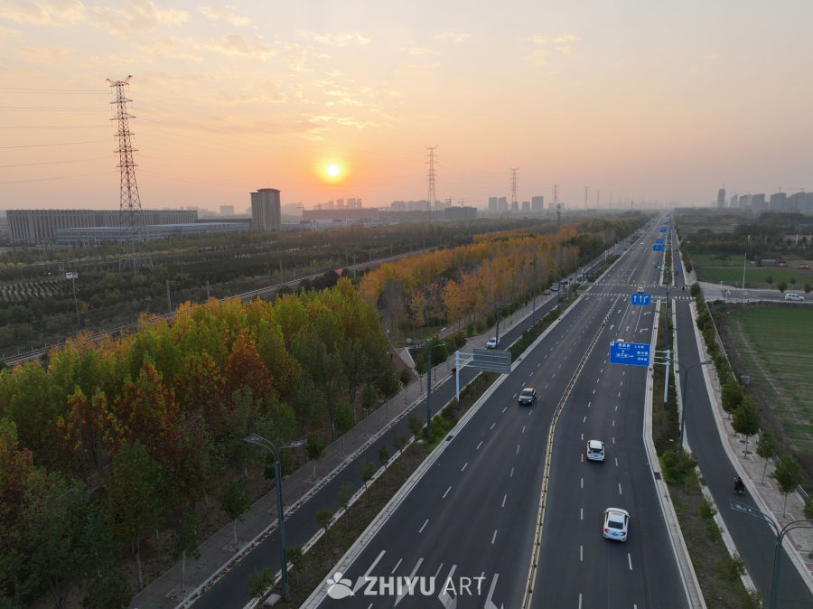 夕阳下的公路