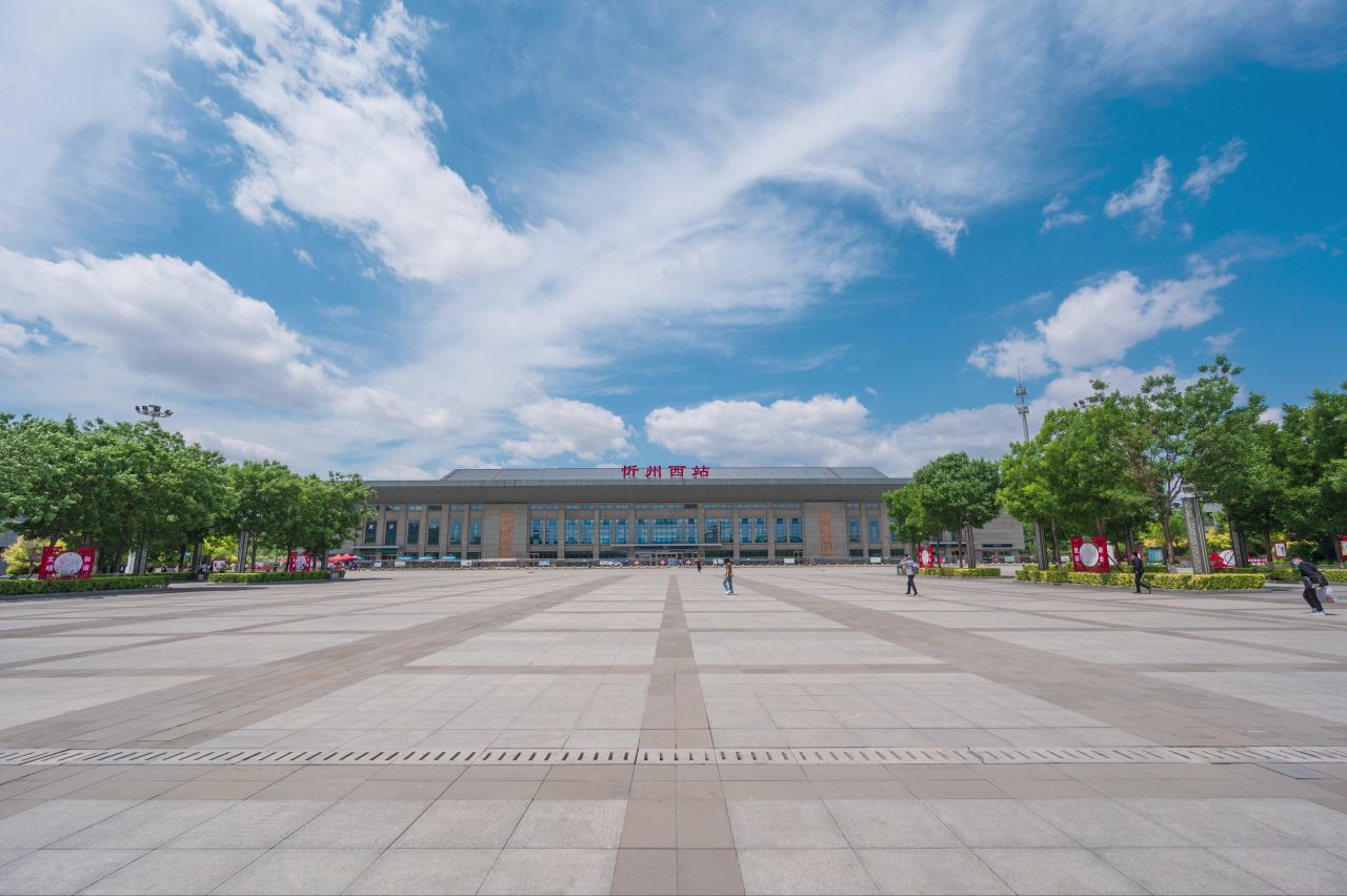 山西忻州西站多云固定延时