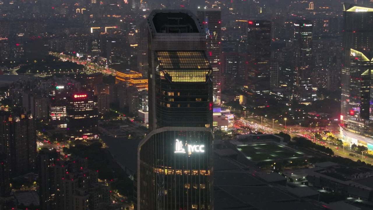 灯火辉煌的城市夜景