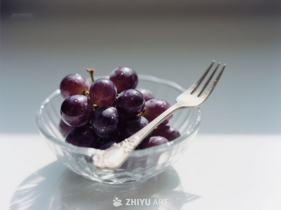 透明碗中的葡萄与叉子 426