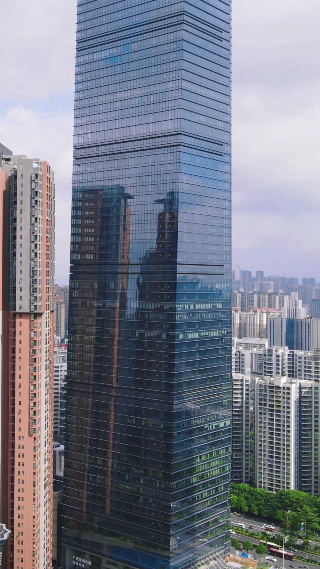 4K航拍广西东盟商务区城市高楼建筑