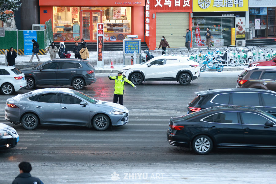 兰州市迎来2025年入冬首场降雪 3