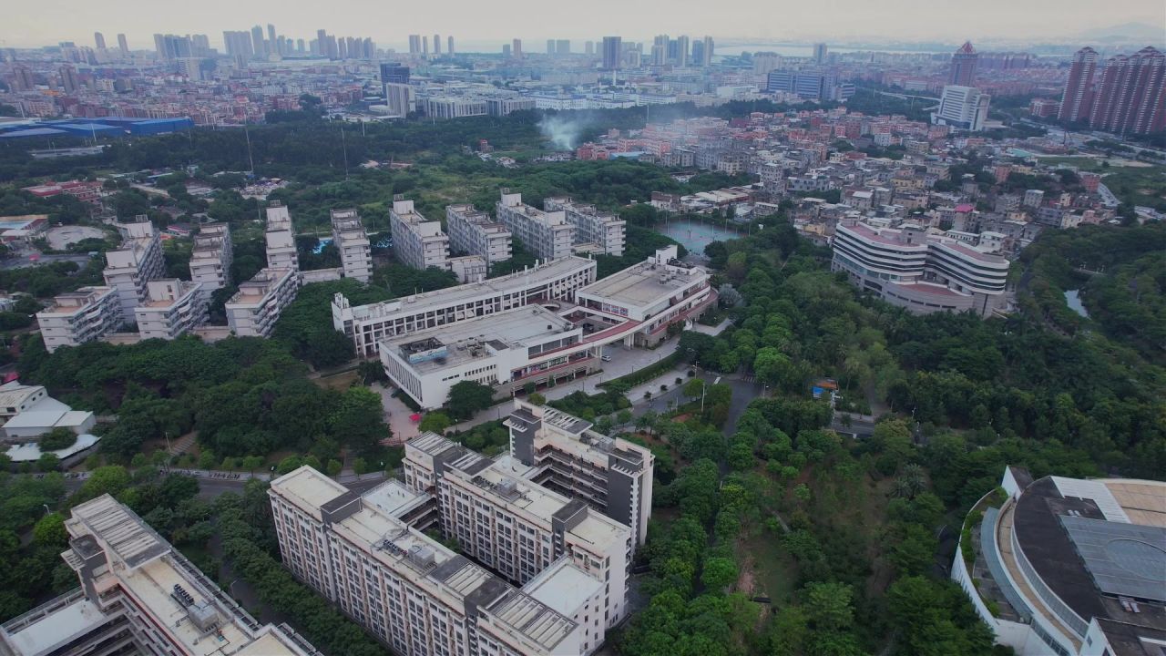 航拍厦门华侨大学 3