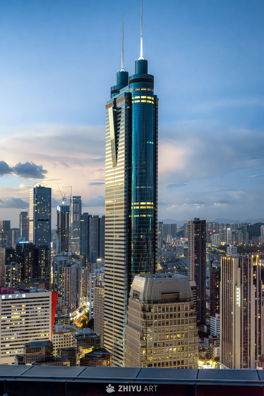 都市夜景高楼图
