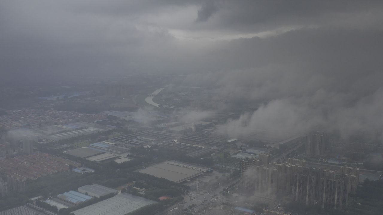 城市上空的阴郁景象