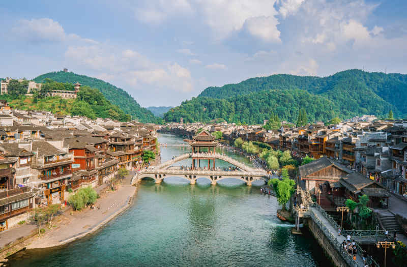 湖南湘西5A景区凤凰古城沱江雪桥风光