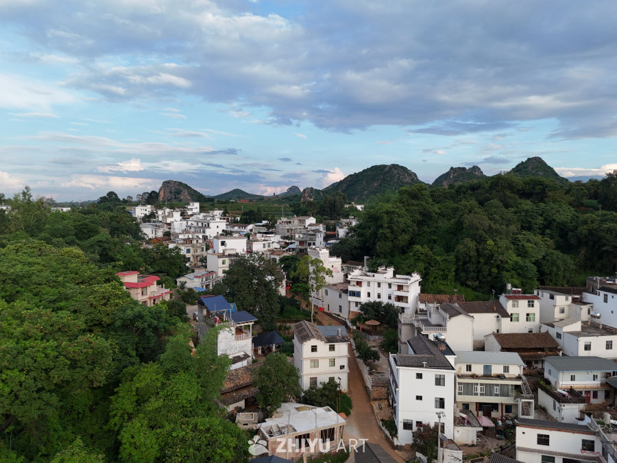 宁静的山村傍晚
