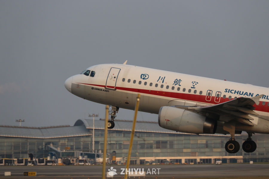 四川航空A320起飞瞬间