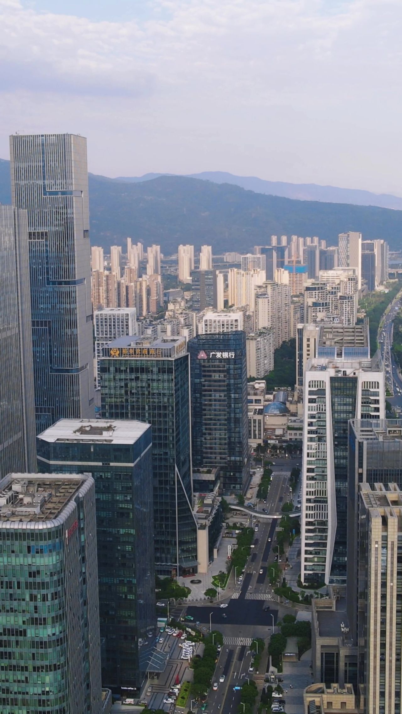 福州金融中心商务建筑竖屏航拍 