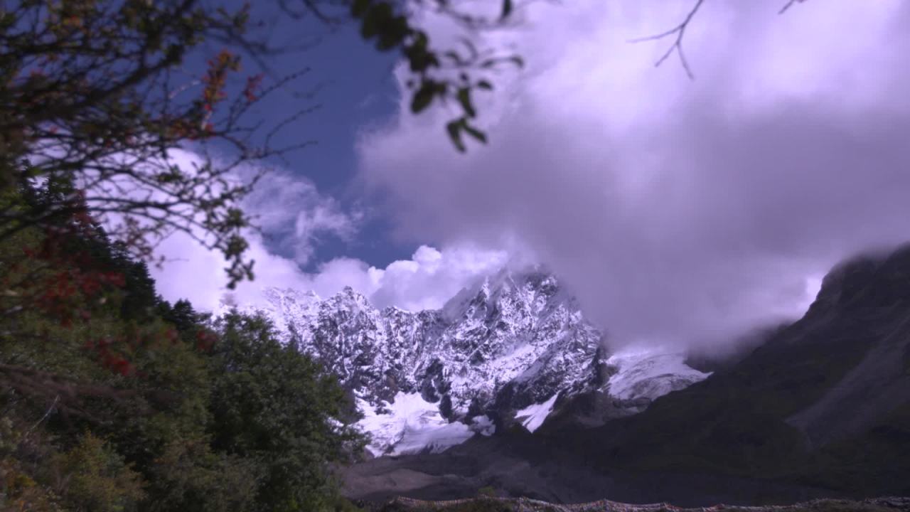 远处的雪山