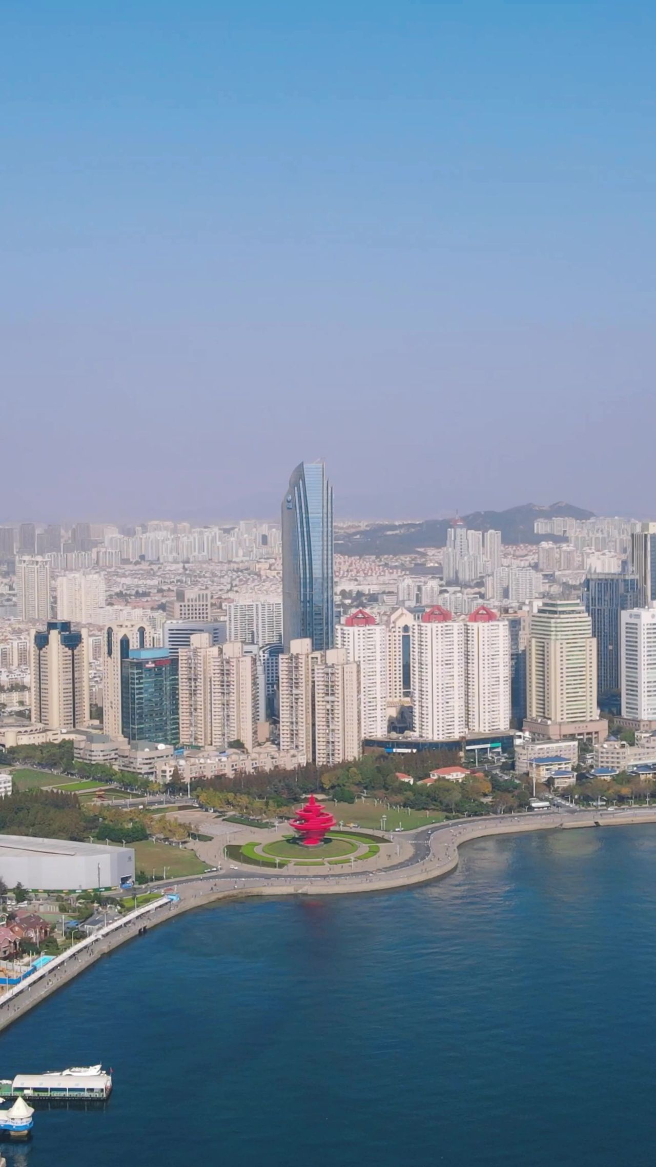 航拍山东青岛城市风光竖屏