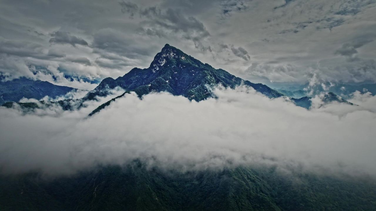 圭峰山水墨画
