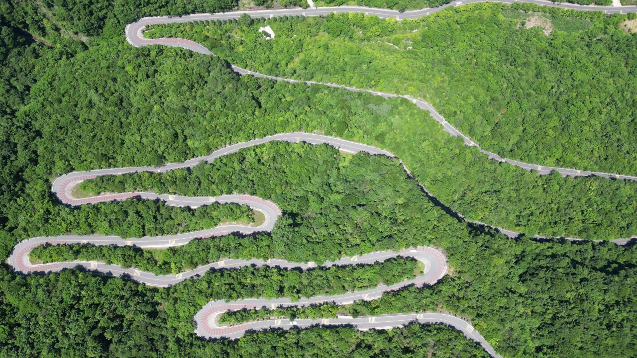 航拍 蜿蜒 盘山 十回首 