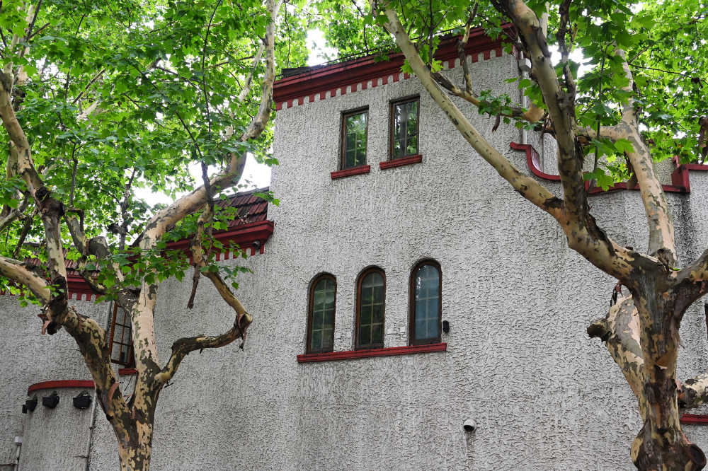 上海武康路梧桐树下的欧式花园洋房