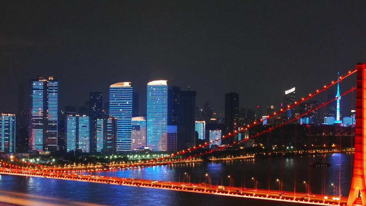 霓虹下的都市夜景