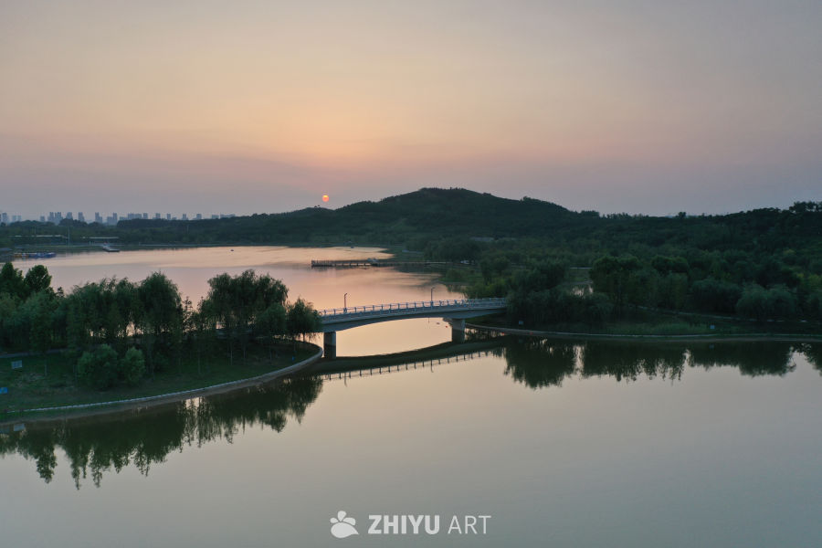 湖畔夕阳