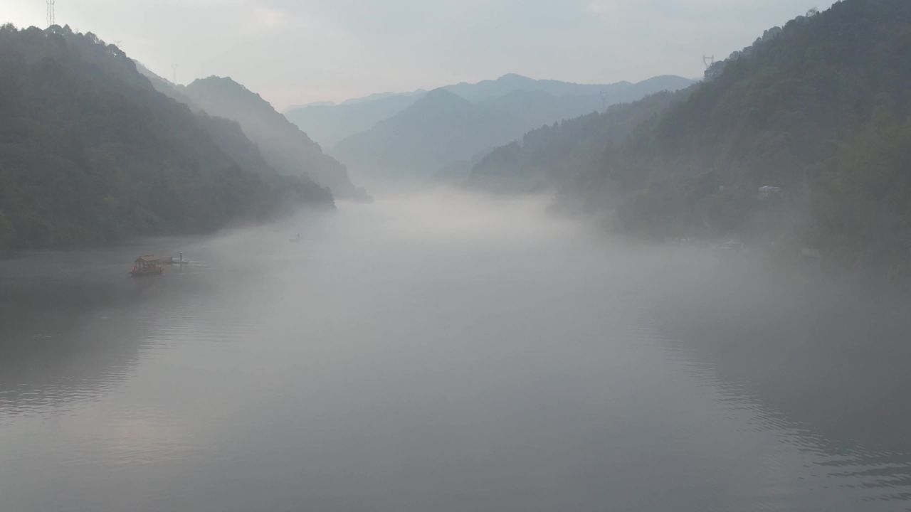 湖南郴州东江湖小东江清晨迷雾航拍 