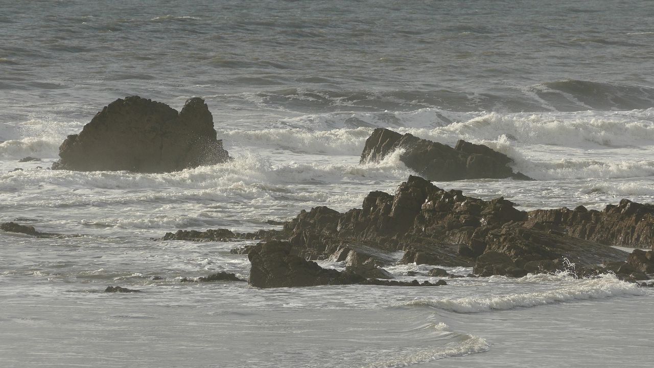 康沃尔郡海岸冲浪海滩海洋水