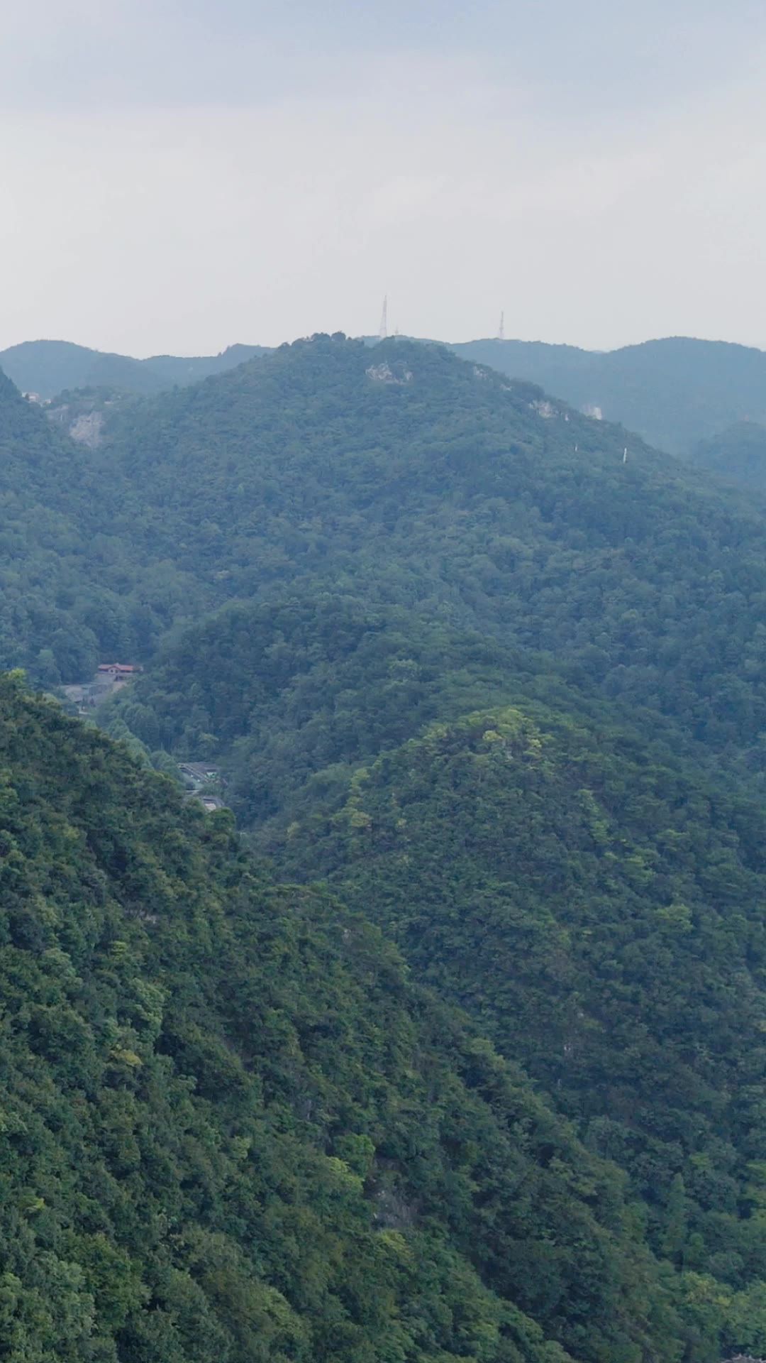 旅游景区贵阳黔灵山4A景区竖屏航拍