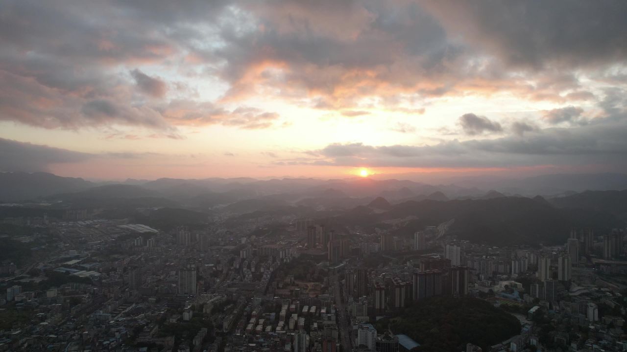 大山城市清晨日出贵州凯里日出航拍