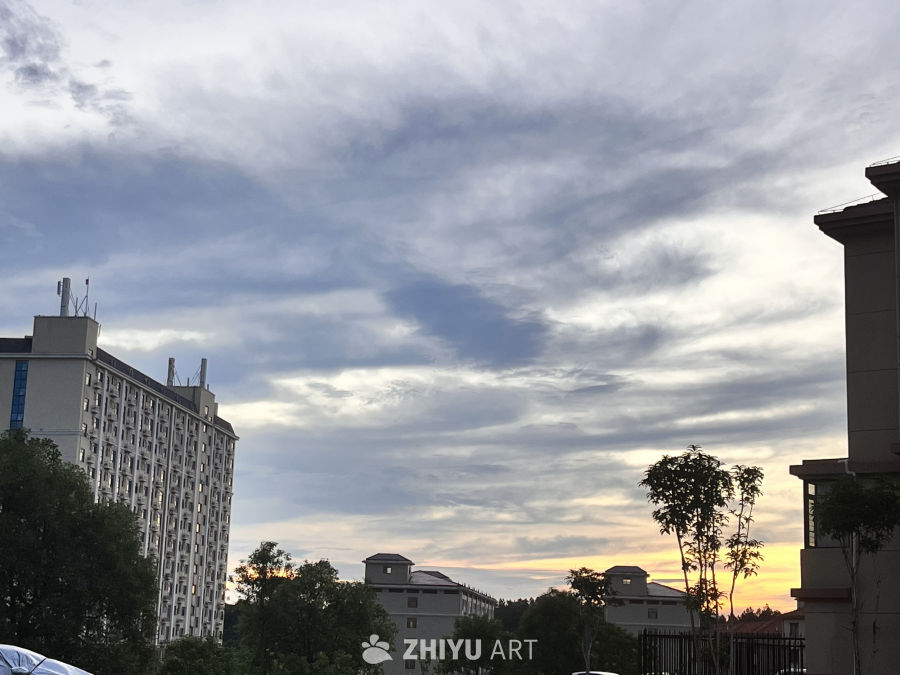 城市日落的宁静时光