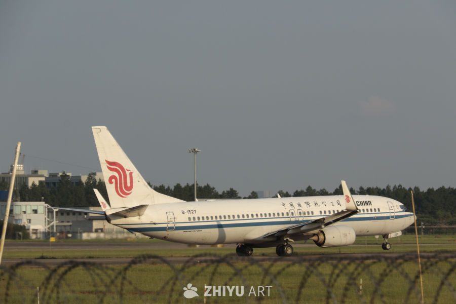 中国国际航空B-1527号飞机准备起飞
